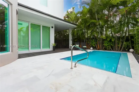 10561 NW 68th Terrace Doral FL 33178
