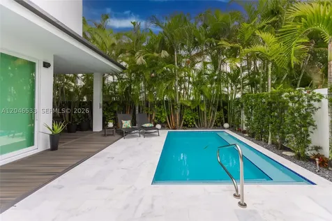 10561 NW 68th Terrace Doral FL 33178