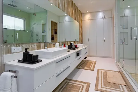 10561 NW 68th Terrace Doral FL 33178