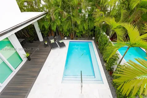 10561 NW 68th Terrace Doral FL 33178
