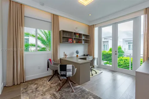 10561 NW 68th Terrace Doral FL 33178