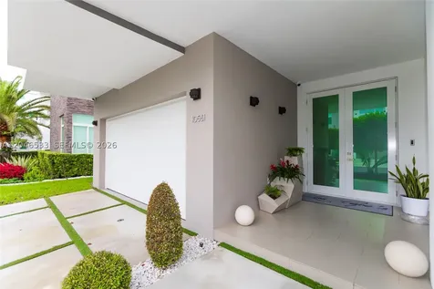 10561 NW 68th Terrace Doral FL 33178