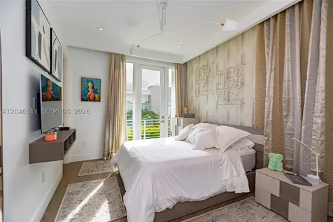 10561 NW 68th Terrace Doral FL 33178