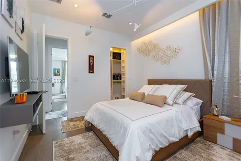 10561 NW 68th Terrace Doral FL 33178