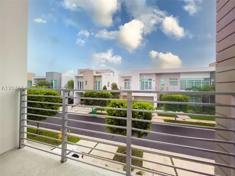 10561 NW 68th Terrace Doral FL 33178