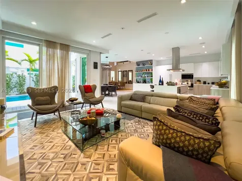 10561 NW 68th Terrace Doral FL 33178