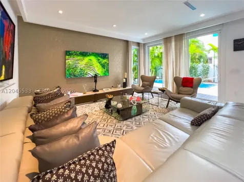 10561 NW 68th Terrace Doral FL 33178