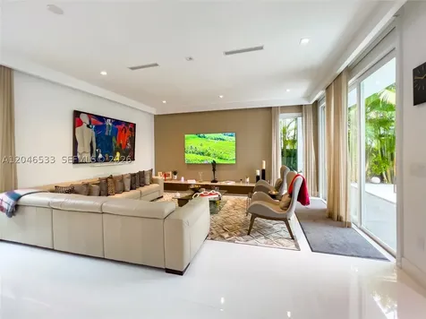 10561 NW 68th Terrace Doral FL 33178