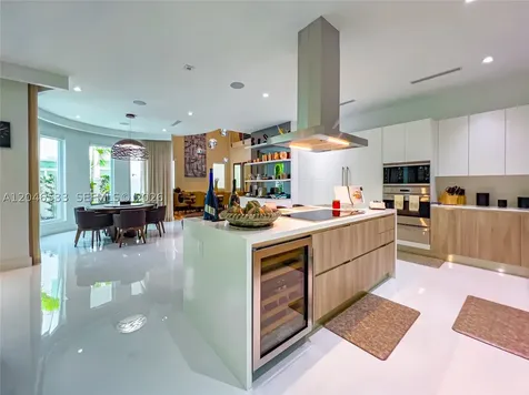 10561 NW 68th Terrace Doral FL 33178