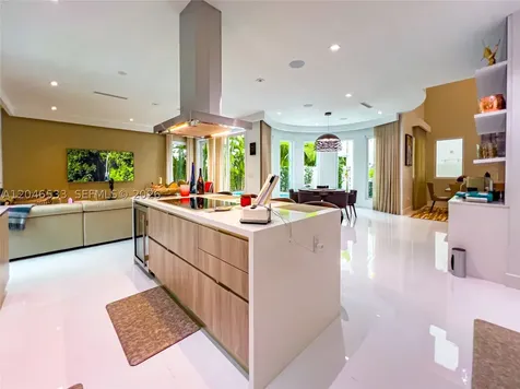 10561 NW 68th Terrace Doral FL 33178