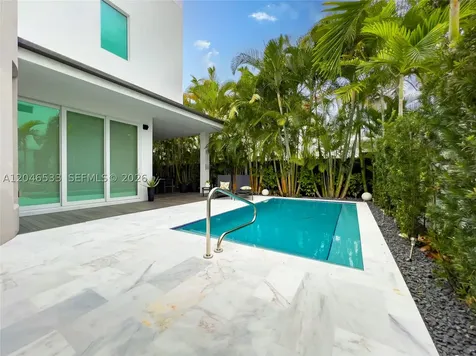 10561 NW 68th Terrace Doral FL 33178