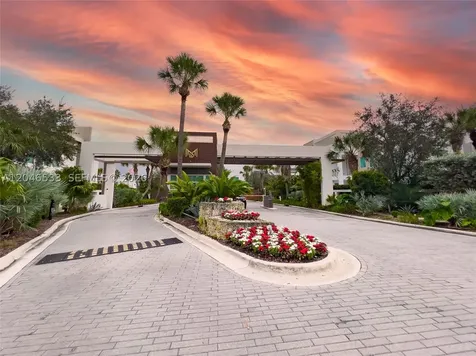 10561 NW 68th Terrace Doral FL 33178