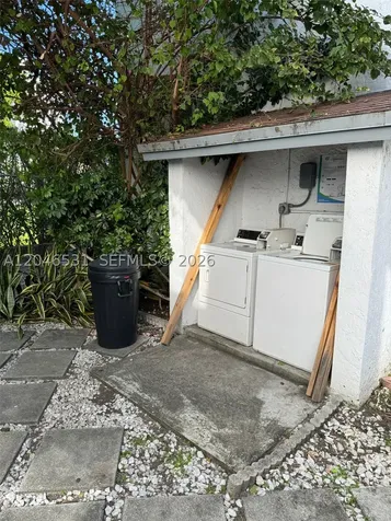 103 NW 6th Avenue Miami FL 33128