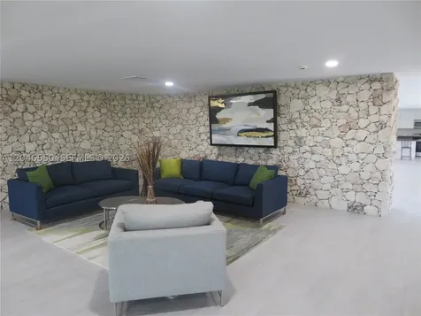 8075 SW 107th Avenue Miami FL 33173
