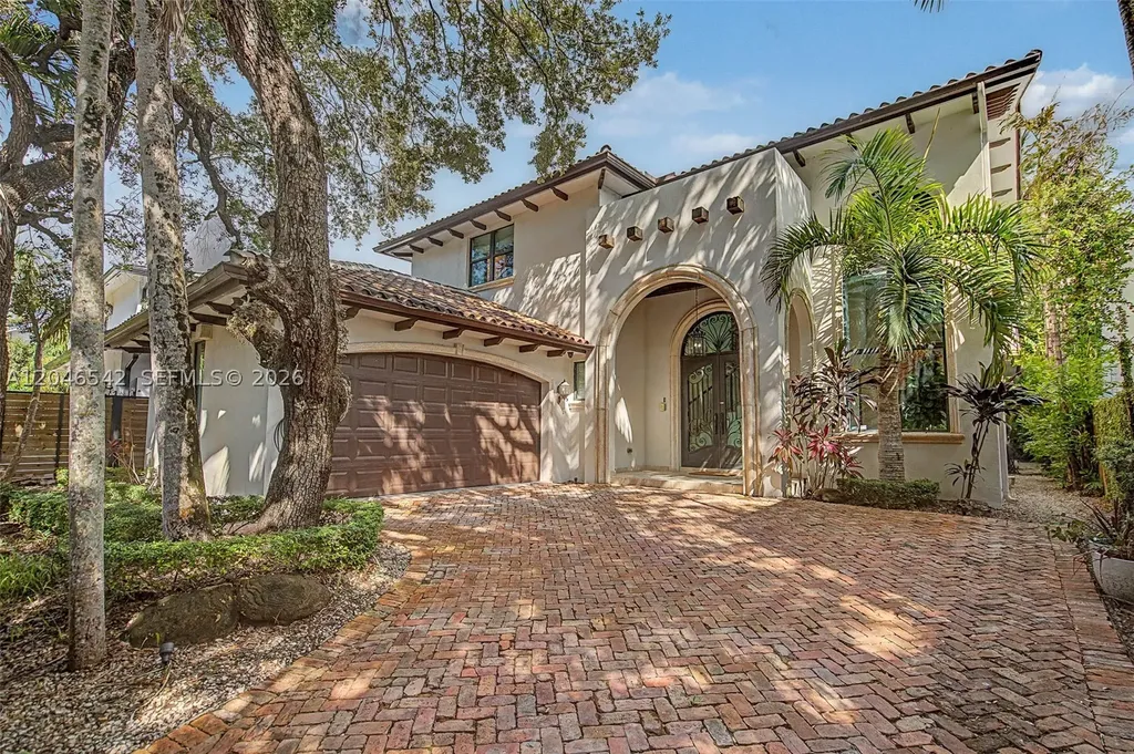 2561 Trapp Avenue Miami FL 33133