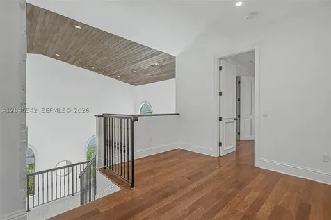 2561 Trapp Avenue Miami FL 33133