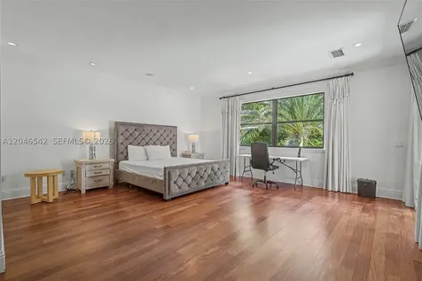 2561 Trapp Avenue Miami FL 33133