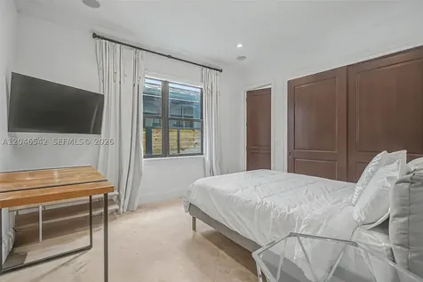 2561 Trapp Avenue Miami FL 33133