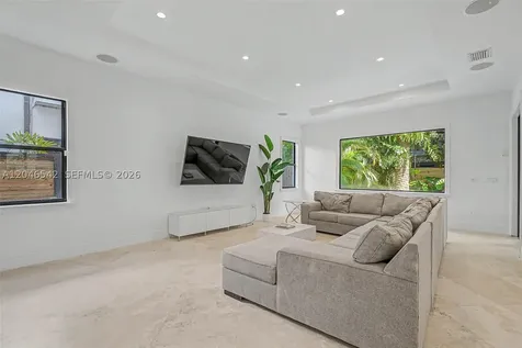 2561 Trapp Avenue Miami FL 33133