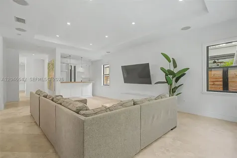 2561 Trapp Avenue Miami FL 33133