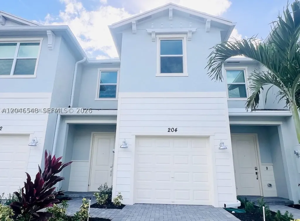 204 SE Woodbark Street Port St. Lucie FL 34984