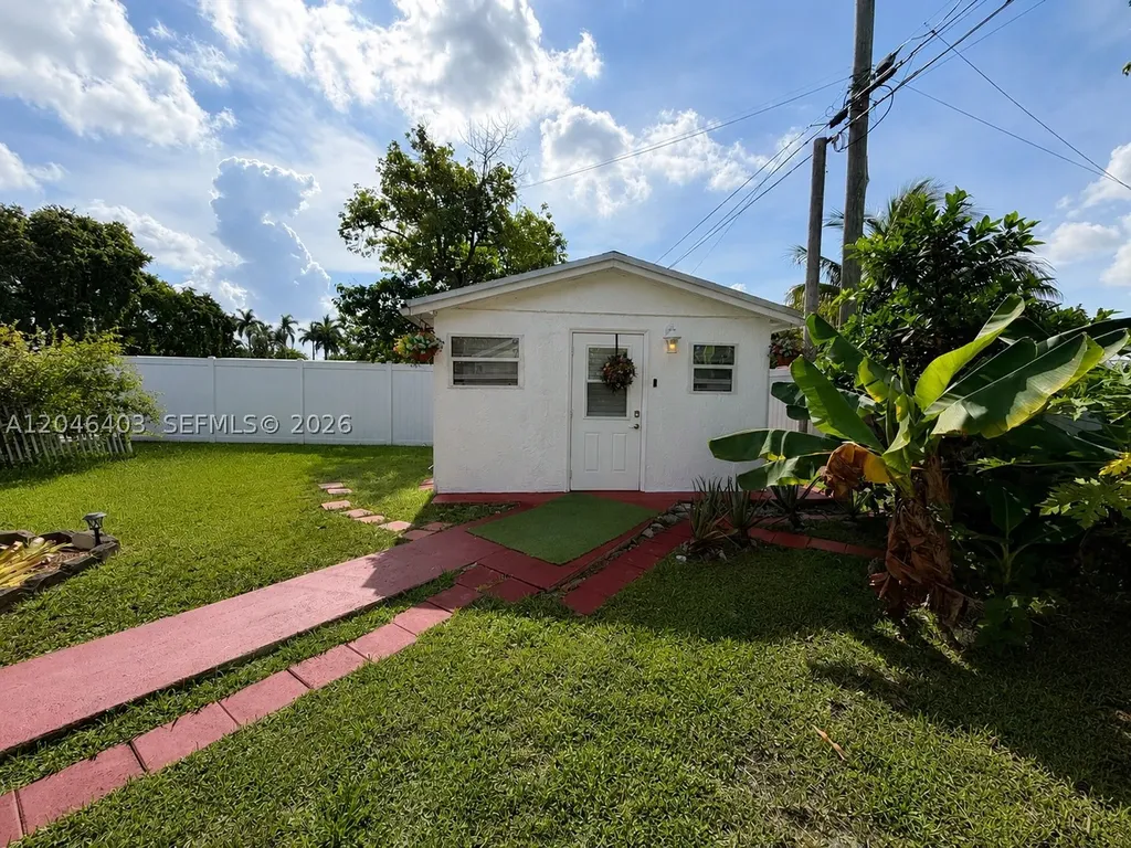 6118 Mayo Street Hollywood FL 33023