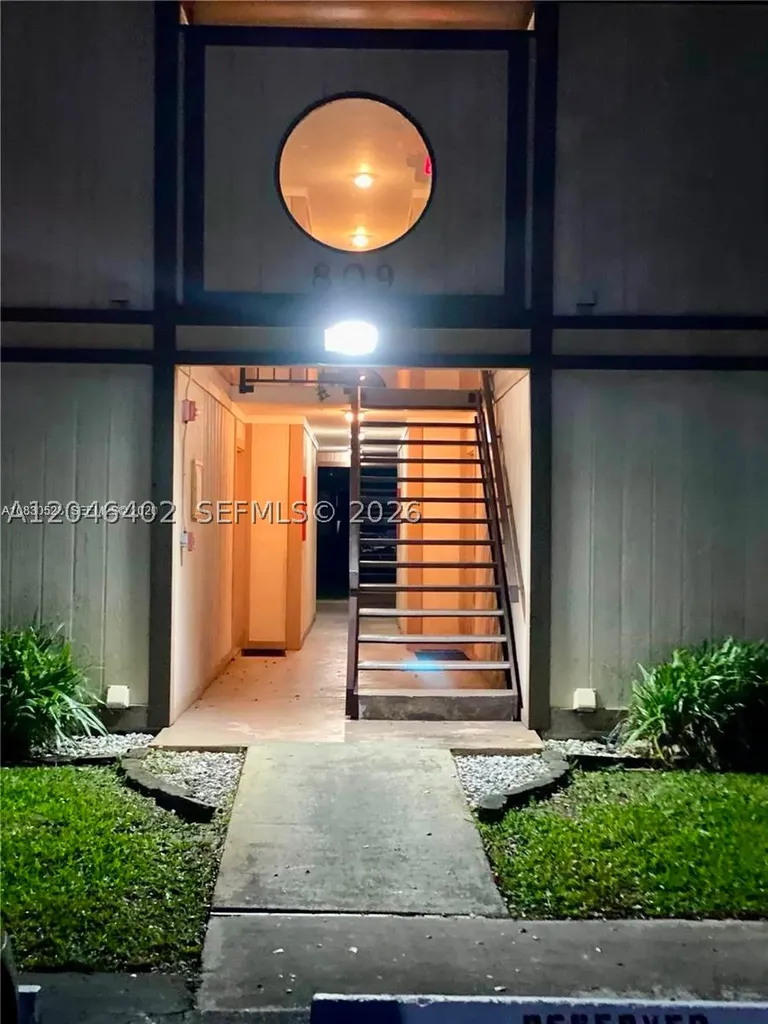 809 NE 199th Street Miami FL 33179