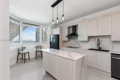 300 S Pointe Drive Miami Beach FL 33139