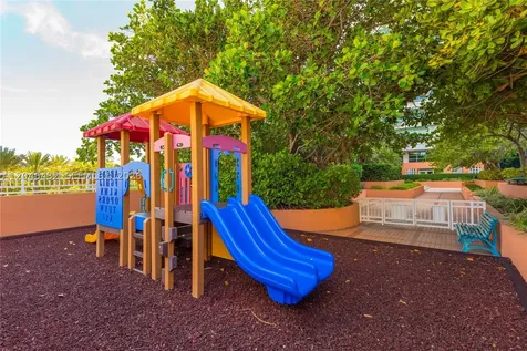 300 S Pointe Drive Miami Beach FL 33139