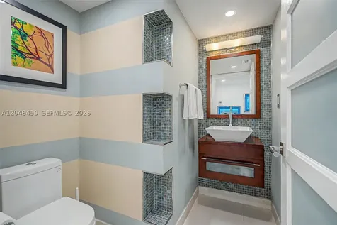 2555 Collins Avenue Miami Beach FL 33140