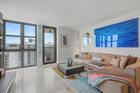 2555 Collins Avenue Miami Beach FL 33140