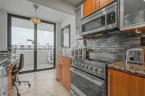2555 Collins Avenue Miami Beach FL 33140