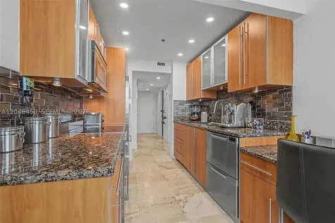 2555 Collins Avenue Miami Beach FL 33140