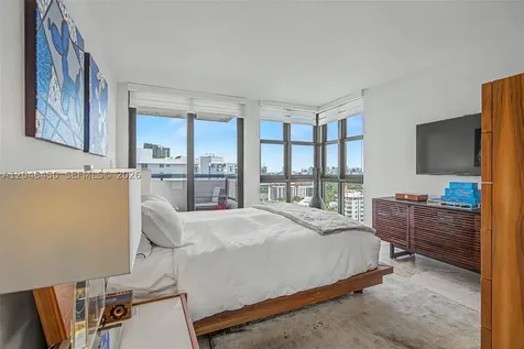 2555 Collins Avenue Miami Beach FL 33140
