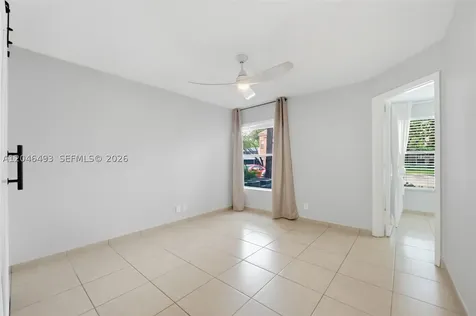 2846 S University Drive Davie FL 33328
