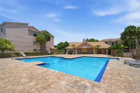 2846 S University Drive Davie FL 33328