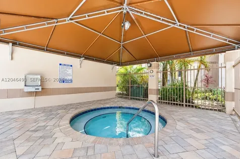 2846 S University Drive Davie FL 33328
