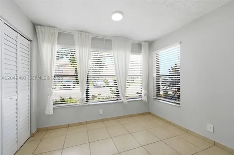 2846 S University Drive Davie FL 33328