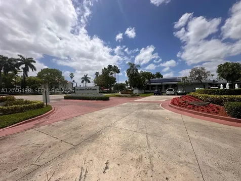 6633 NW 178th Terrace Hialeah FL 33015
