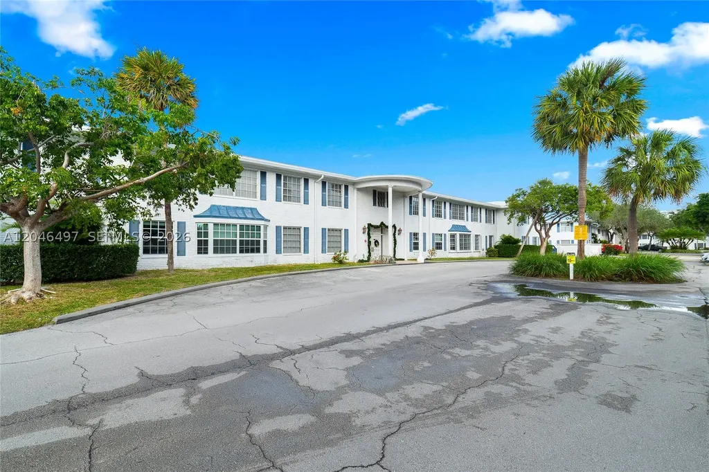 2201 NE 66th Street Fort Lauderdale FL 33308