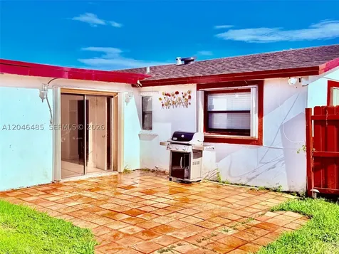 323 NW 4th Place Deerfield Beach FL 33441