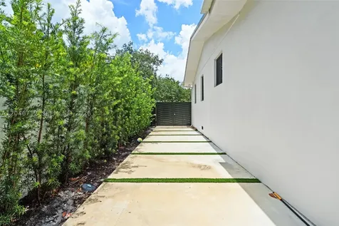56 Whitethorn Drive Miami Springs FL 33166