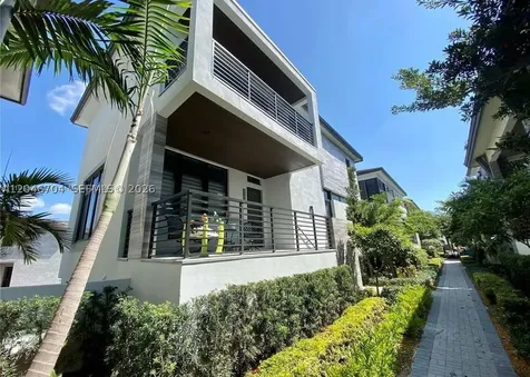 8256 NW 48th Terrace Doral FL 33166