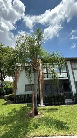 469 NE 207th Lane Miami FL 33179