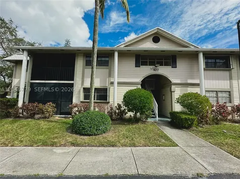 927 NE 199th Street Miami FL 33179