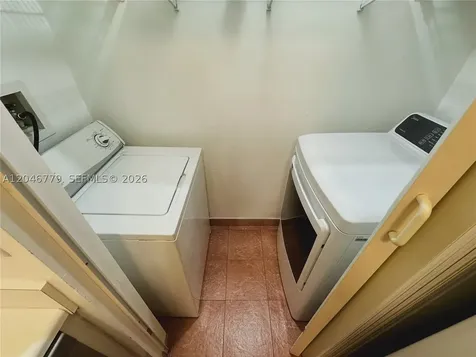 927 NE 199th Street Miami FL 33179