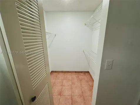 927 NE 199th Street Miami FL 33179