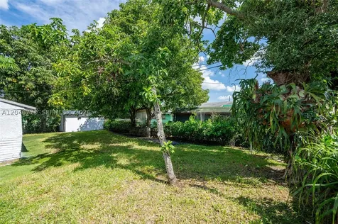 2371 NW 85th Street Miami FL 33147