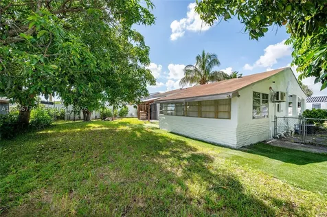 2371 NW 85th Street Miami FL 33147