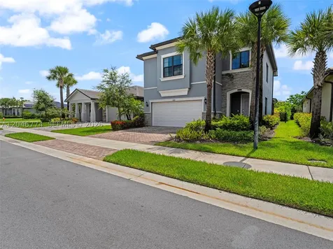 4482 Silverwood Lane S Oakland Park FL 33309